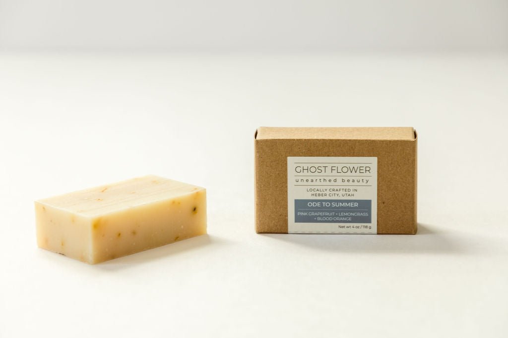Soap-display-of-handmade-summer-soap-with-one-single-bar-next-to-it’s-box-ghost-flower-beauty.heic 